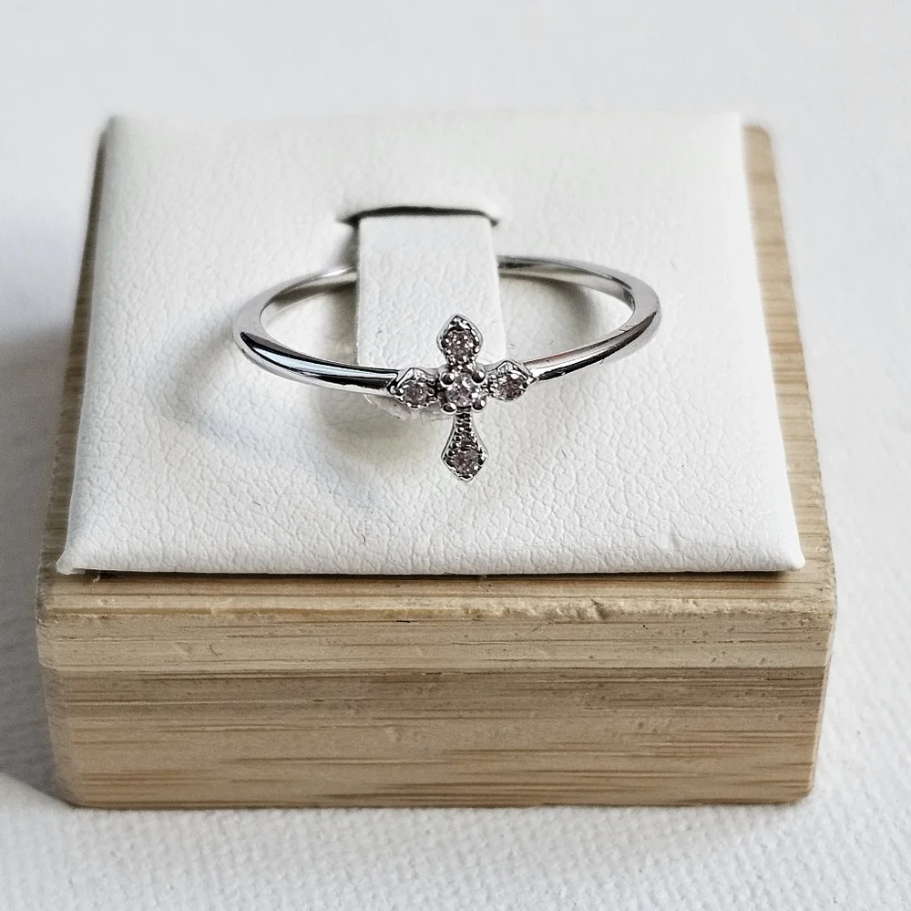 Dainty sterling silver cz cross ring 7